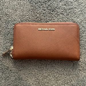 Michael Kors Jet Set Travel Leather Wallet
